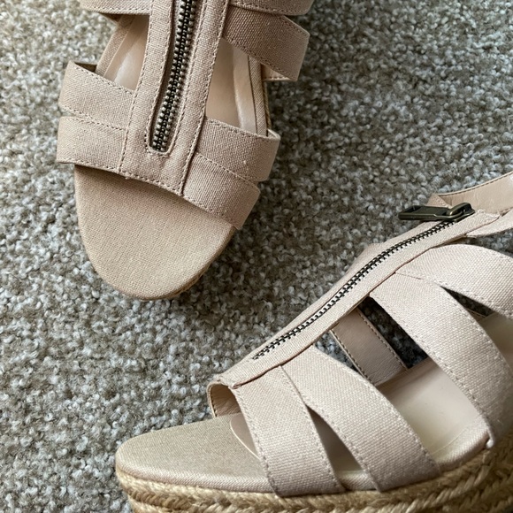 Lauren Ralph Lauren Wedges, Size 10 - Picture 2 of 11